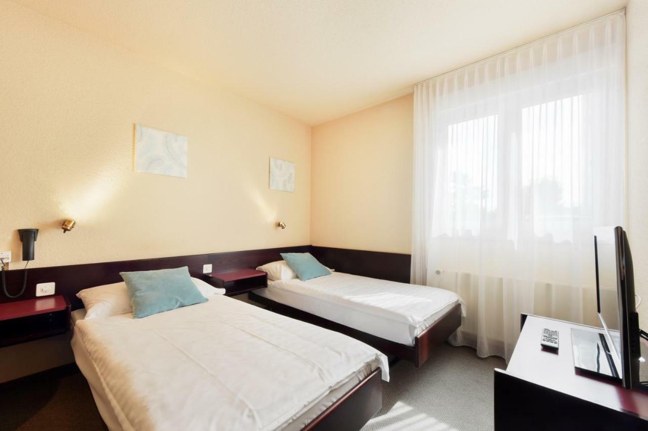 Hotel Des Mosaiques Orbe Εξωτερικό φωτογραφία